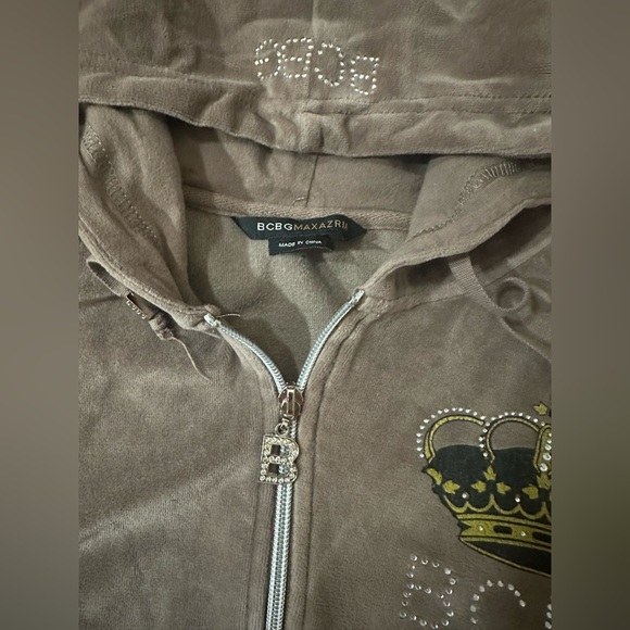 Tracksuit - Picture 5 of 9